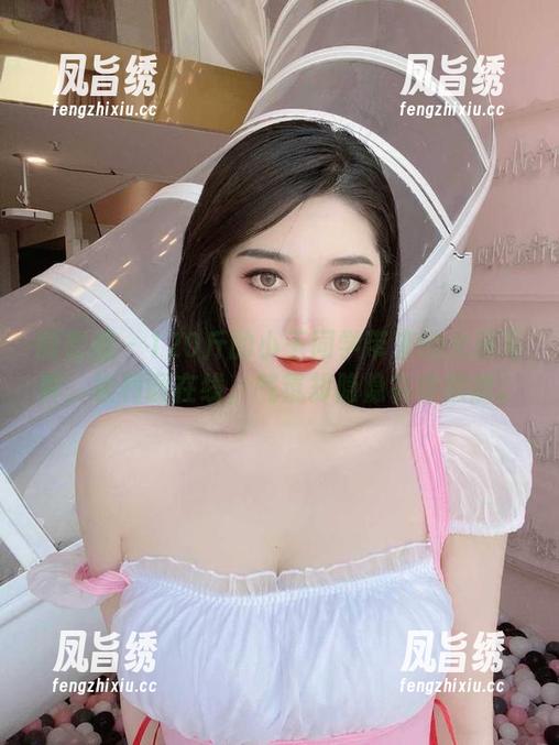 微密圈 - 120斤的小王同学带来的女孩写真，福利既在线，气氛却隐隐有些懒散。