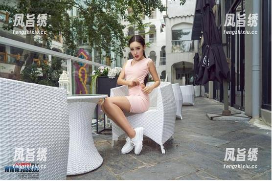 AISS爱丝(黄金版) - 最新套图出炉，亚美依和丝袜街道的组合，让我忍不住想多看几眼。