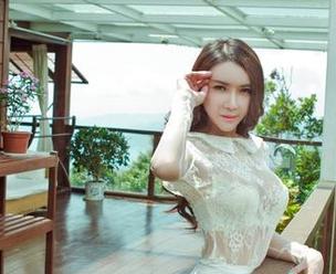 GIRLT果团网 - 王语纯在办公室的高清写真，居然有种不务正业的懒散。