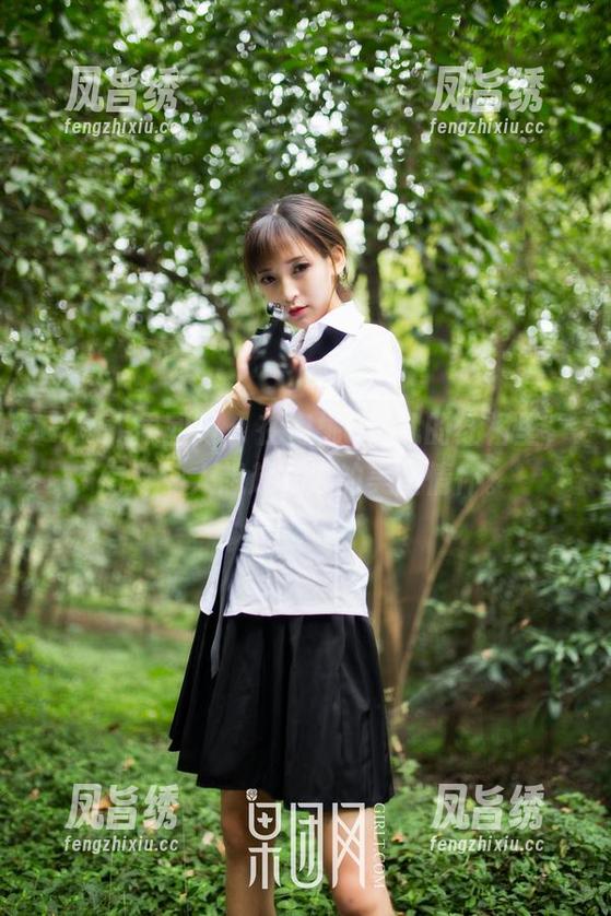 GIRLT果团网-蜜桃Q妹儿 GIRLT果团网 - 在蜜桃Q妹儿的红裙里,有种让人想起夏天的美图情怀。