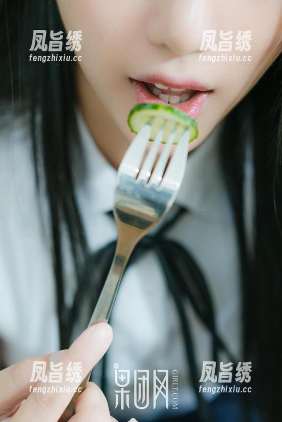 GIRLT果团网 - 让我们进入陈诗诗的甜心私拍合集，随意漫游，如同在浮云之上！