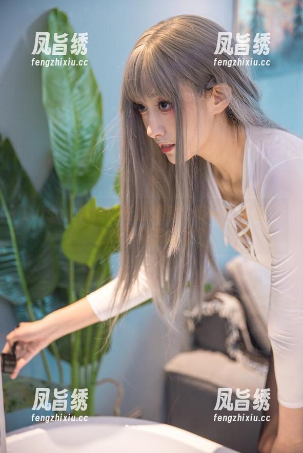 Luisa_零纱的长腿图库：每一张都是天上掉下来的人才？