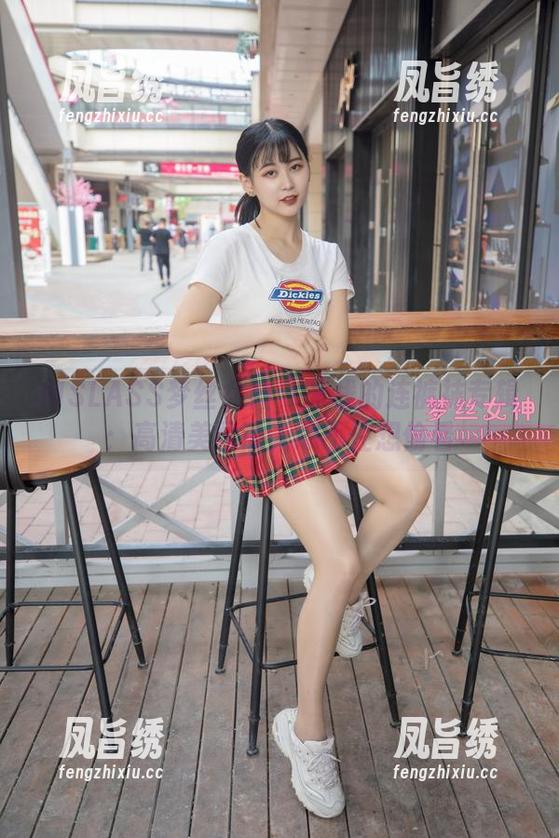 MSLASS梦丝女神 - 米线的连裤袜专辑：高清美图让人忍不住想偷看