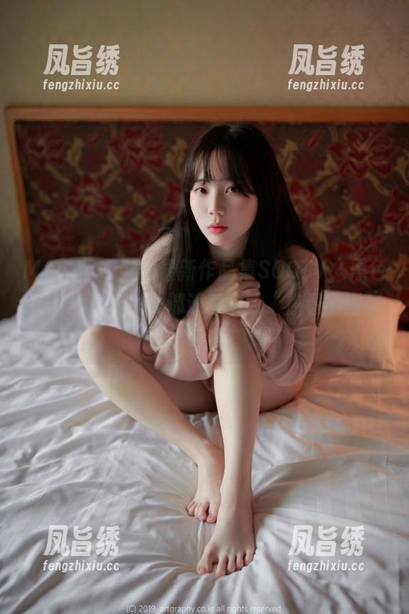 MyuA(뮤아)的最新作品集SOOTV，黑色连衣裙，每一寸都透着一股“你看不懂”的气息。