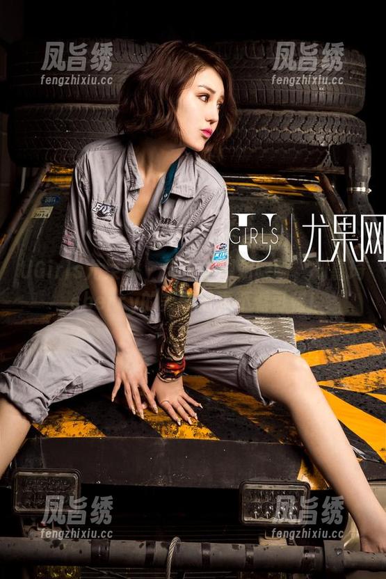 UGirls尤果网 - 天台上御姐降临，刘嘉琦cherry的美图写真不看可惜!