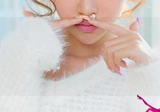 UGirls尤果网 - 忍不住想翻一翻，毛COCO的这组裸足高清写真，脚趾间讲的其实是一种放松。