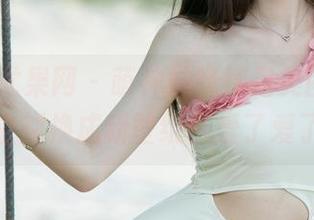 UGirls尤果网 - 萌神妹妹裸足美图，让我想立刻换成新壁纸！爱了爱了！