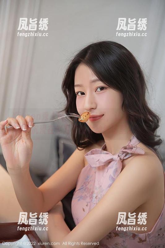 Xiuren秀人网-赵万灵 Xiuren秀人网 - 免费图册,让我们一同沉浸在赵万灵的女神气场里。