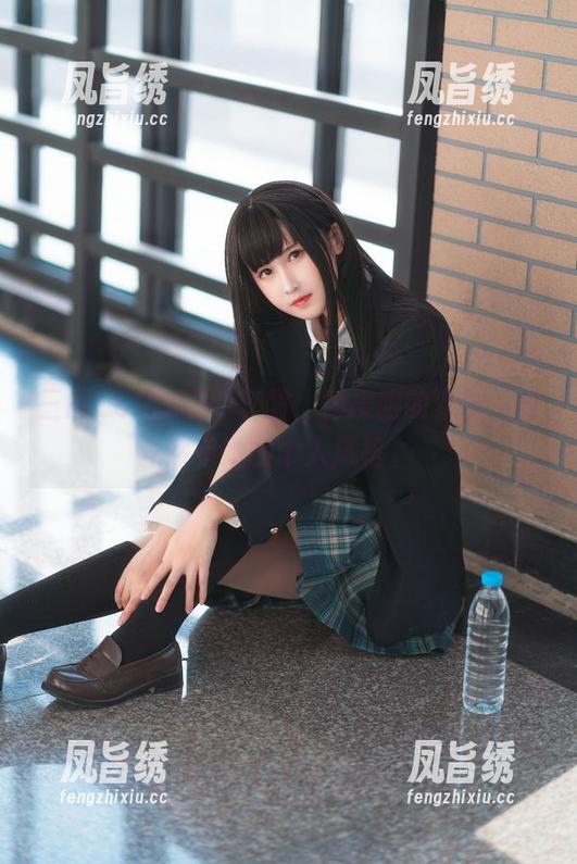 三度_69的最新套图，体操服的穿搭，果然有她的个人风格。