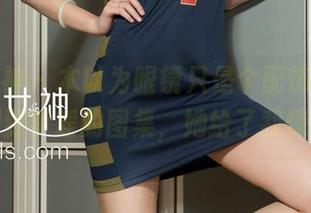 克拉女神 - 本以为眼镜只是个配饰，直到我刷到梦瑶的图集，她给了我惊喜。