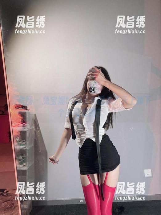 微密圈 - 兔宝妮to的天台图集：天上掉下个小可爱吗？