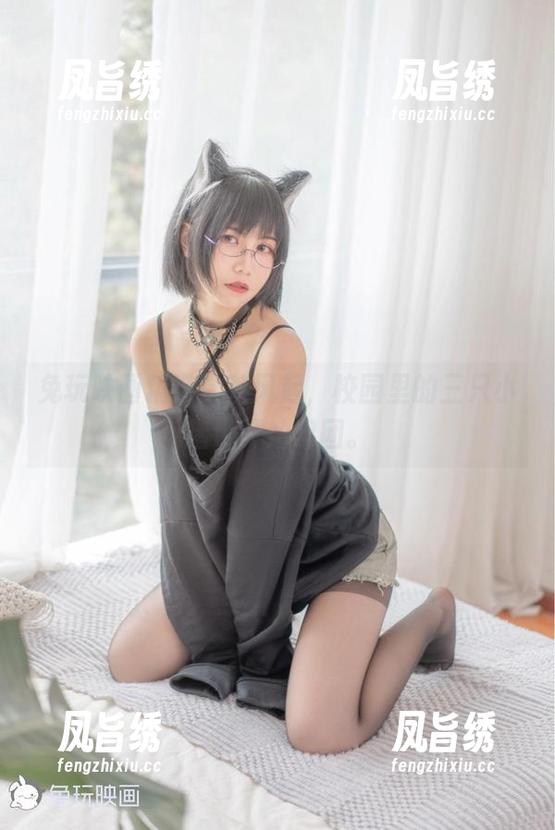 兔玩映画精选：秋风起，校园里的三只小猪也开始组团。