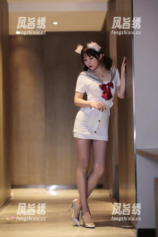 添加了一点新颜色，小女巫露娜的圣诞cos，不知道你会不会喜欢，她总有办法让我停下脚步。