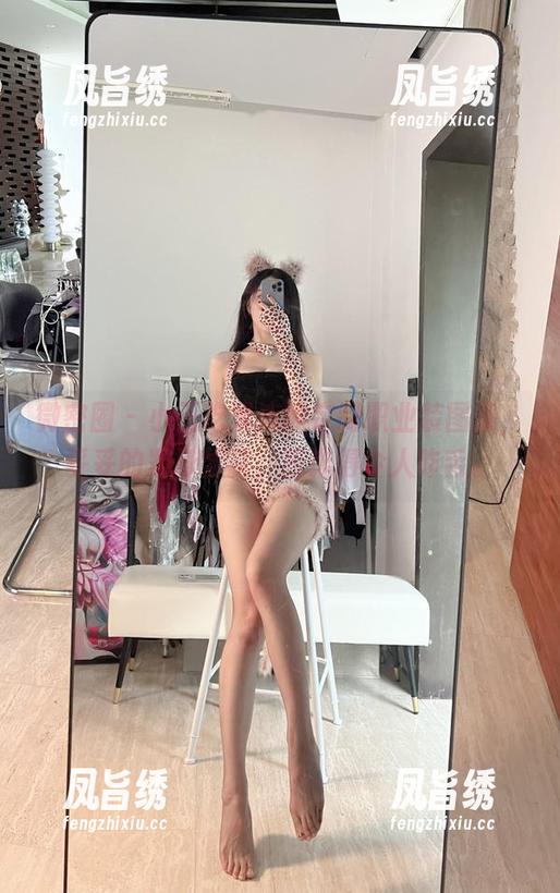微密圈 - 小玉吃果冻的定制职业装图集，妥妥的紧身显露，狡诈得令人咋舌。