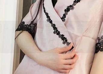 尤果网 - 最新短裙写真集，露儿用美丽和眼神打破界限！