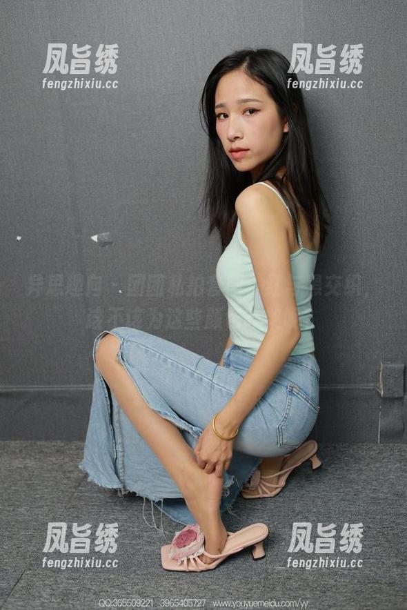 异思趣向 - 团团私拍套图，红与黑交织，该不该为这些颜色吵架呢？