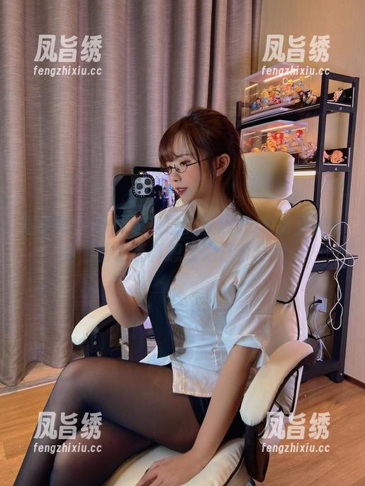 微密圈 - 你从未见过的张思允JK无圣光合集，偶尔还真想给她打个分数。