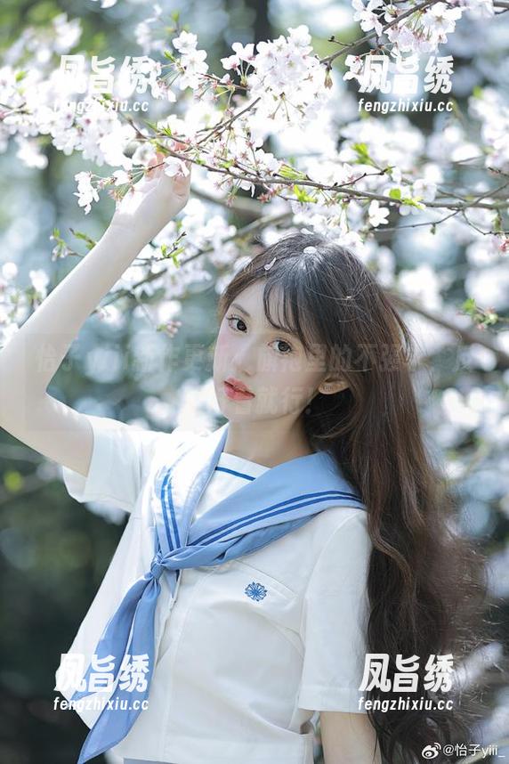 怡子yiii新作更新：旗袍里的不强求，反正好看就行！