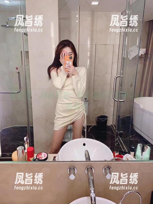 微密圈 - 网袜私拍：林子琳喵的眼神让我喷鼻血