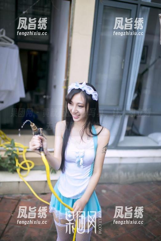 果团网-黄歆苑 果团网 - 黄歆苑的美脚写真,让人想立刻去买双新鞋的冲动。