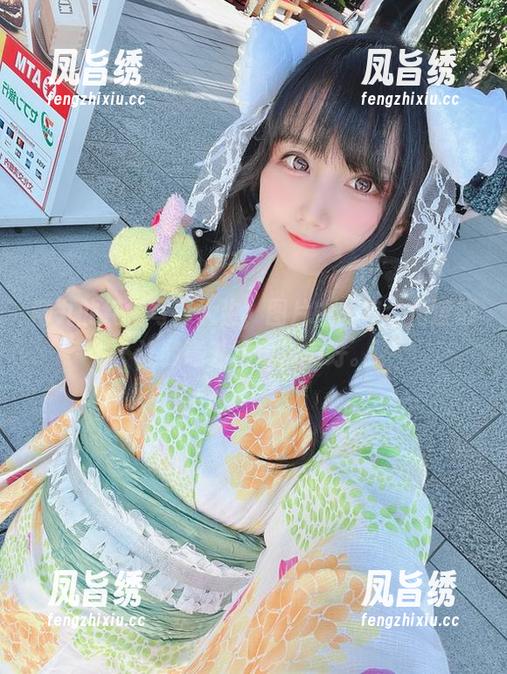 柳丸的红裙写真人生，图片中的每个角度都让我意外发现新美好。
