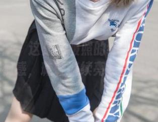 梦丝女神 - 这是校服照的终极进化：免费既视感，璇璇继续亮瞎你的眼。