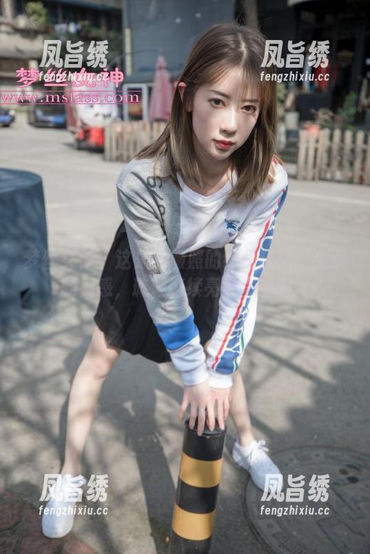 梦丝女神 - 这是校服照的终极进化：免费既视感，璇璇继续亮瞎你的眼。