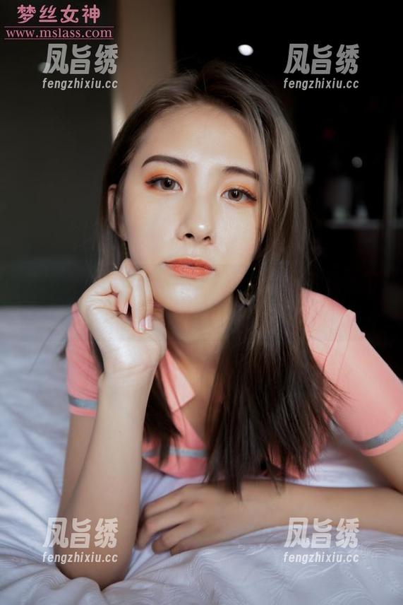 梦丝女神 - 雪馨JK室内的图片，下载？下手慢了可要后悔哦。