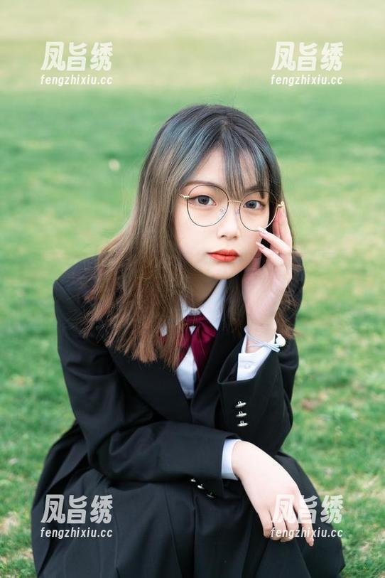 梨瑾瑾的超高清棉袜图集，穿上之后的她可能会撒娇哦。