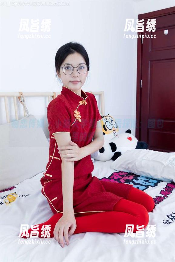 物恋传媒 - 小晴天学姐的私房探险：图包里的惊喜
