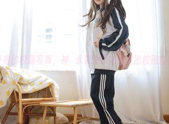 世间少有的校服写真，神沢永莉教你如何穿出校园的幽默感