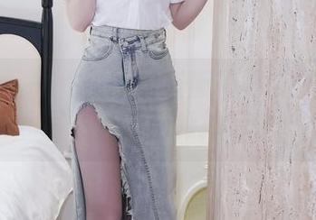 秀人网 - 一件校服的反叛精神：周慕汐的写真，轻松撕掉标签