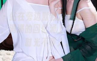 秀人网 - 站在旁边默默分享奶芙乔乔的校园图包，满满的回忆涌上心头，感叹啊，时光不等人。