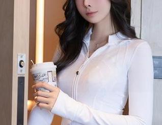 秀人网 - 就是阿朱啊的在线美图：礼服走俏，连我都想尝试一下！