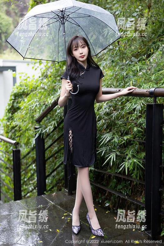 秀人网 - 盼盼龙女sunny的海边合集：浪花起舞，我的心被冲走。