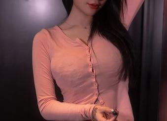 秀人网 - 舌尖上的菊花ace”短裙写真合集：踩着风的裙摆，来一场不期而遇的“约会