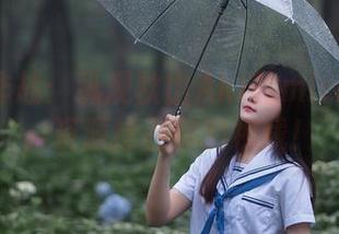 图片大作战：纵观秋山AkI的mirror彩云，资源抢占你的视线！
