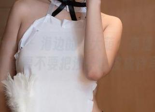 花漾show - 海边的周大萌：高清每一帧，犹豫要不要把沙子也按成特写？