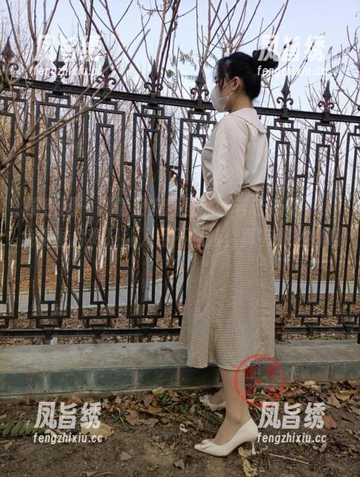 微密圈 - 微信朋友圈里的“若若老师”，免费图片真是让人目不暇接，真有那么好吗？
