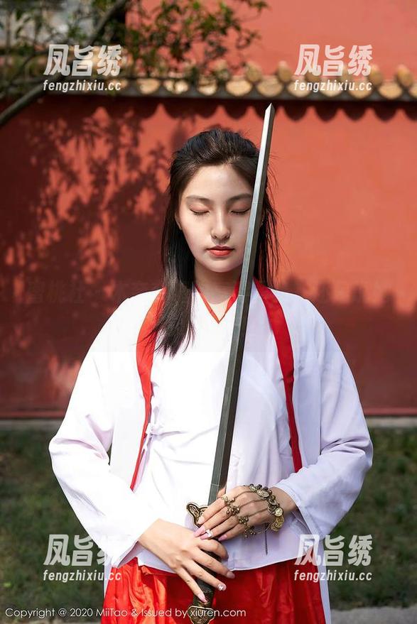 蜜桃社 - 木奈奈海边高清图集，还是说她在偷懒？！