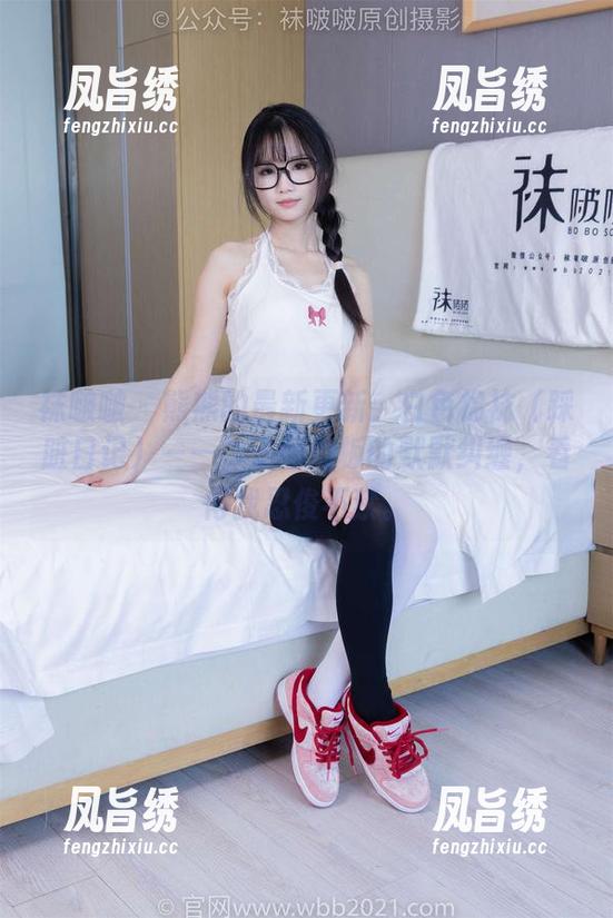 袜啵啵 - 熊熊的最新更新：白色棉袜（踩脏日记）——袜子和地板的默默纠缠，看得我忍俊不禁。