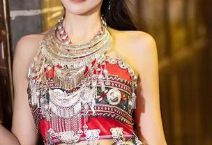 语画界 - 数不尽的水手情怀——Emily顾奈奈带来的水手服写真图册。