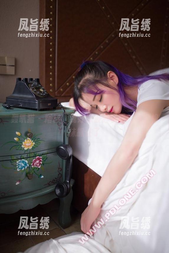 轰趴猫 - 糟糕，我好像被苏小暖的私房棉袜抓住了