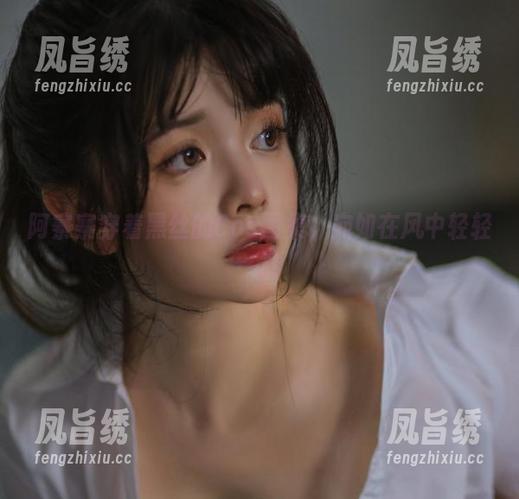 阿寨寨穿着黑丝的Cos图集，宛如在风中轻轻一转