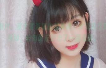 翻看这组图片，基于雯粥粥的连衣裙，发现自己对时尚一无所知，但侧面反射出了一层无奈。
