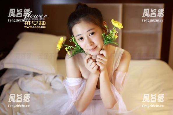 青豆客 - 美足不只是腿的附赠，谭晓彤来帮你解锁私房美图