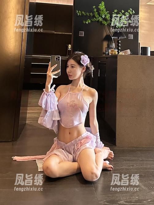 微密圈 - 沉醉在水汽中的黎允熙baby，浴室写真把那种氛围完全抓住了。